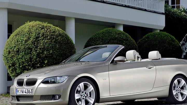 Side Pose Of 2007 BMW 3 Series Convertible In Silver